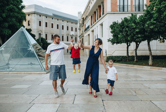 Family photo set in Málaga