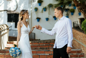 Свадебная прогулочкая фотосъемка в Марбелье