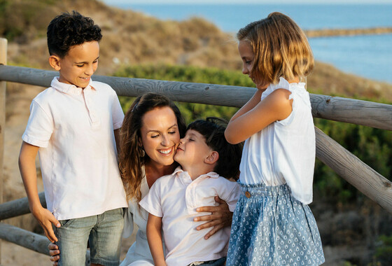Семейная фотосъемка на пляже в Марбелье, Малаге